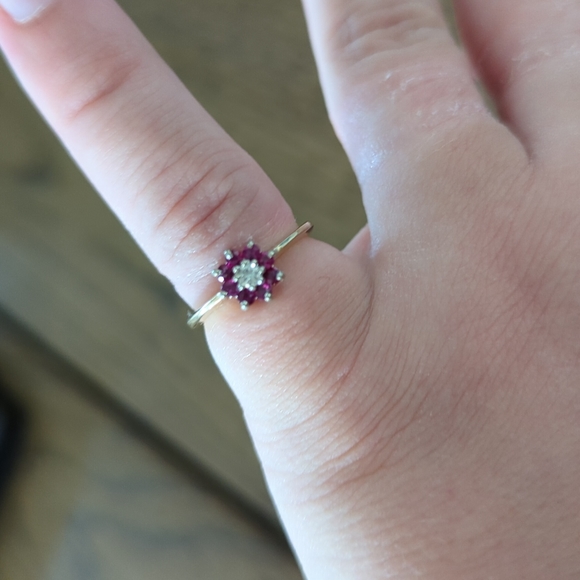 Ruby and diamond ring 10k yellow and white gold - Picture 7 of 8